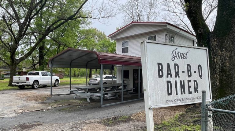 arkansas jones bar b q diner in marianna 1749995890 768x431